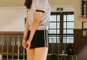 森萝财团 – 小七最新推出的职业装写真，原图展现职场中的美丽与智慧.txt