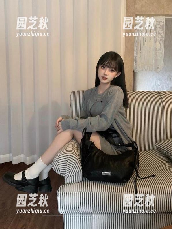 森萝财团 - 小夜运动写真集：分享她运动中的优雅与力量结合.txt