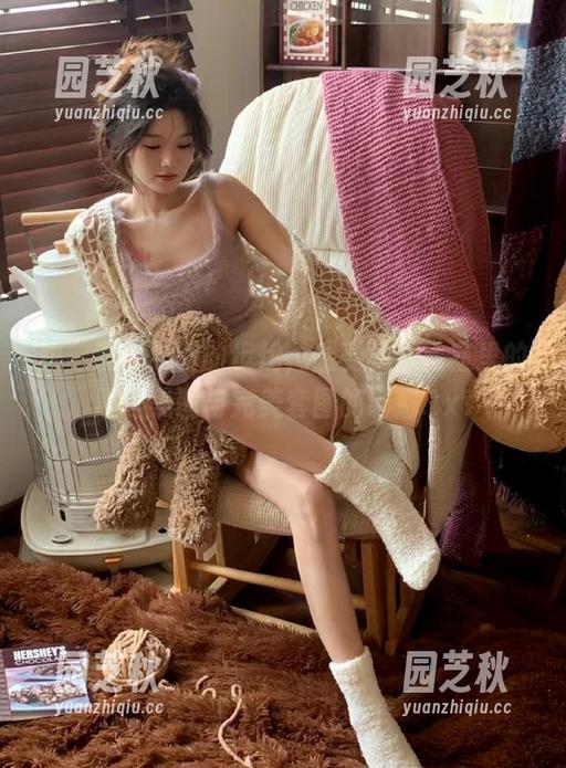 跟随森萝财团的步伐，感受学妹教室里的黑丝美图与完美套图的诱惑.txt
