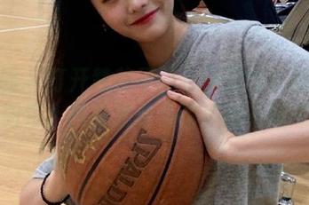 微密圈 – 打开楚楚不吃鱼蕾丝女仆装的写真图包，感受温柔与诱惑的交融.txt