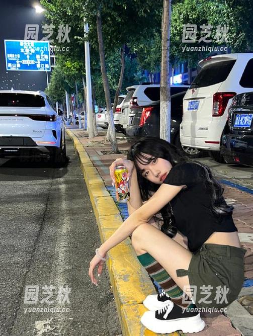 模范学院 - SiByl李思宁女王的浪漫瞬间，作品集原图尽展独特风格！.txt