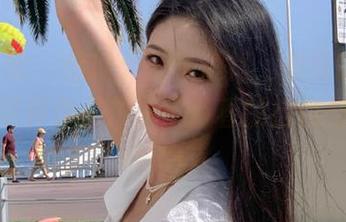 模范学院 – 借助无圣光短裙，兜豆靓Youlina的写真作品传递出青春的自由与无畏.txt