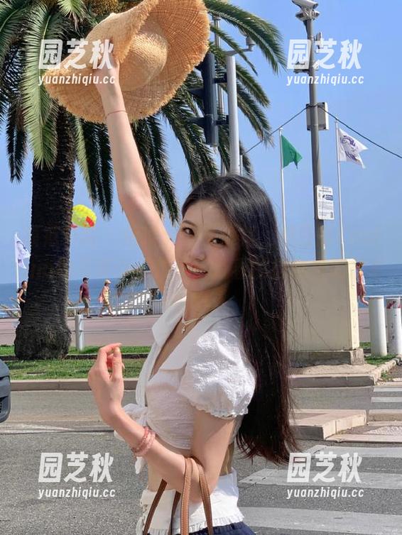 模范学院 - 借助无圣光短裙，兜豆靓Youlina的写真作品传递出青春的自由与无畏.txt