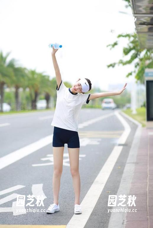 模范学院 - 周于希女王写真合集：感受她不凡气质的视觉盛宴.txt