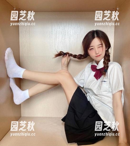 模范学院 - 从夏玲蔓的美图分享中获取灵感，看看女孩们如何用搞笑装扮提升日常生活乐趣！.txt