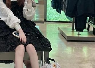 模范学院 – 壁纸中的思淇Sukiiii女仆写真，唤醒你内心的柔软与幻想.txt