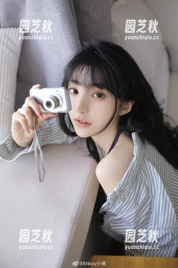 模范学院 - 追寻独特魅力：李颖煊baby“死库水”写真精选展现个性之美.txt