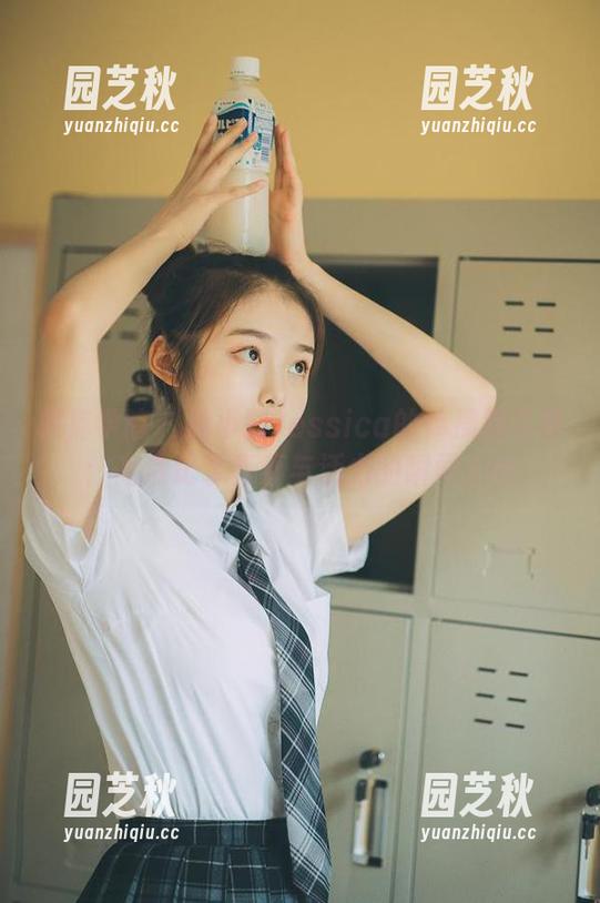 模范学院 - 蒋小静Jessica的体操服写真：高清记录青春与活力的瞬间.txt