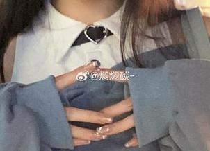 真实自我：女仆写真原图中“焖焖碳”的尴尬瞬间高清呈现.txt