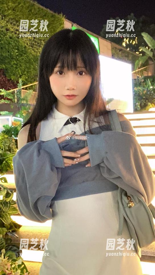 真实自我：女仆写真原图中“焖焖碳”的尴尬瞬间高清呈现.txt