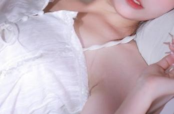 爱蜜社 – 华丽与职业兼具：李李七七喜喜护士写真精选，轻轻松松塑造你的新偶像！.txt