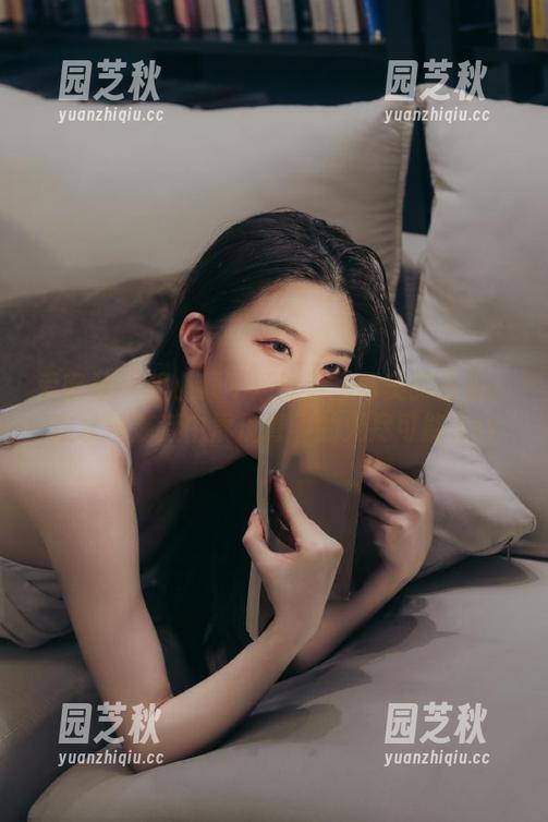 爱蜜社 - 程小烦不烦泳池写真美丽合集：在水波荡漾中展现青春的无尽可能.txt