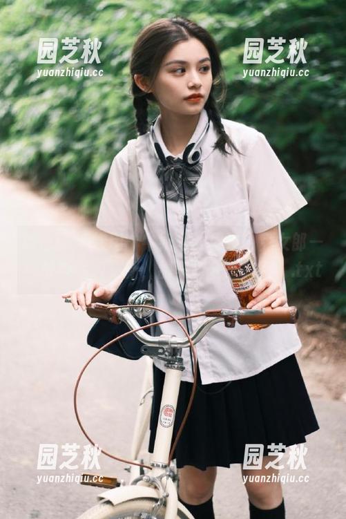 微密圈 - 饮用“牛奶里的果汁”兔女郎——最新图包更新，甜美与性感并存！.txt