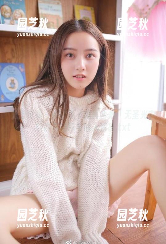 物恋传媒 - 小晴油亮写真合集：无圣光中的自然光辉与动人情感.txt