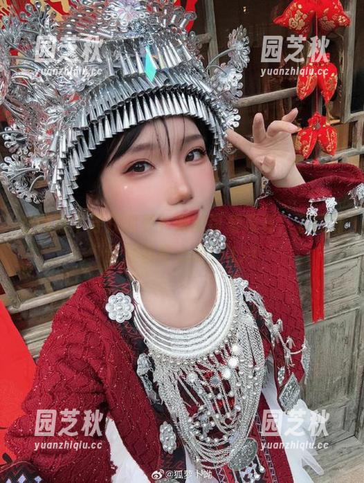 在网盘中寻找狐萝卜呦的可爱写真，下载前请准备好心脏！.txt