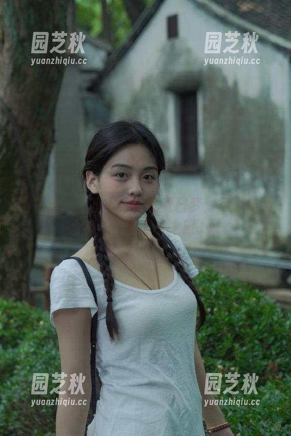 猪小七 微密圈 - 猪小七短裙的夏日梦:写真作品合集与创意分享之旅.txt