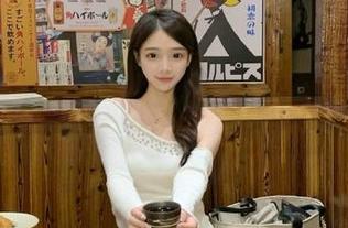 猫萌榜 – 最新雪瑞Lisa睡衣摄影资源来袭，带你体验她如梦似幻的魅力！.txt