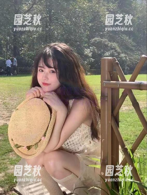 微密圈 - 瑜瑾u酒店黑丝束带图包：敢于挑战平庸的火辣写真合集.txt