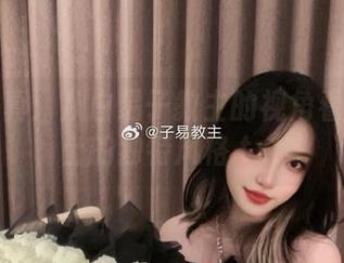 精选写真：从白易子教主的视角看黑化护士的独特风格.txt