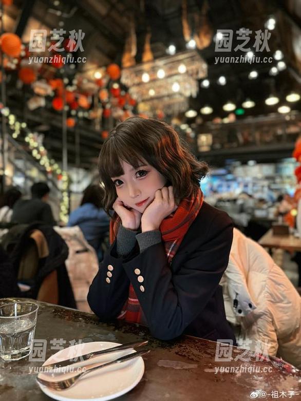一起来欣赏祖木子女友的写真艺术：原图与套图的完美结合！.txt