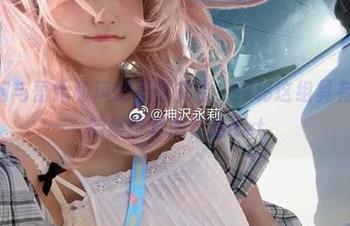 神沢永莉与蕾姆和风的美丽交锋，探秘这组具有灵动感的缤纷套图作品.txt