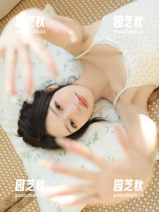 秀人网 - Candy糖糖白色写真新作：最新照片记录下迷人瞬间的真实表达.txt