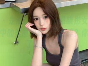 秀人网 – 是谁让“Elise谭晓彤女友”作品分享中的美丽如此让人心碎？你准备好了吗？.txt