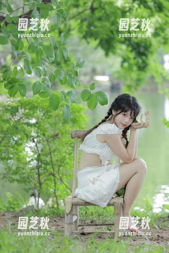 秀人网 - Elise谭晓彤与她的白衬衫：看我如何用幽默拯救每个丑陋角度——精选写真.txt
