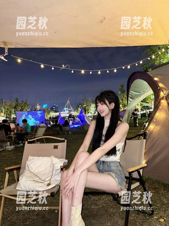 秀人网 - Elise谭晓彤户外写真，即使是秋天也不能错过的视觉盛宴！图片更新中！.txt