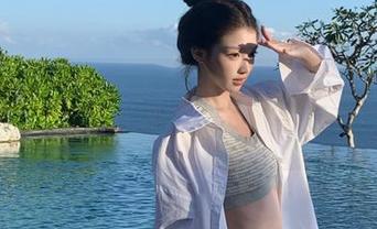 秀人网 – 严利娅Yuliya的连体衣美图，私拍风格让你领略别样的摄影艺术.txt