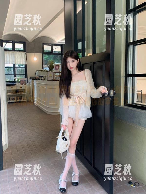 秀人网 - 最新晒图分享！九尾Ivy的灰丝风格写真作品，定会颠覆你的审美.txt
