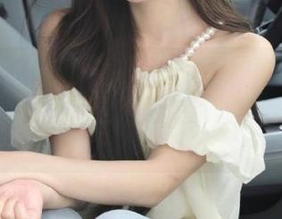 秀人网 – 伍晓丽Shirley女仆写真：观看她如何通过图片展现女性的温柔与力量！.txt