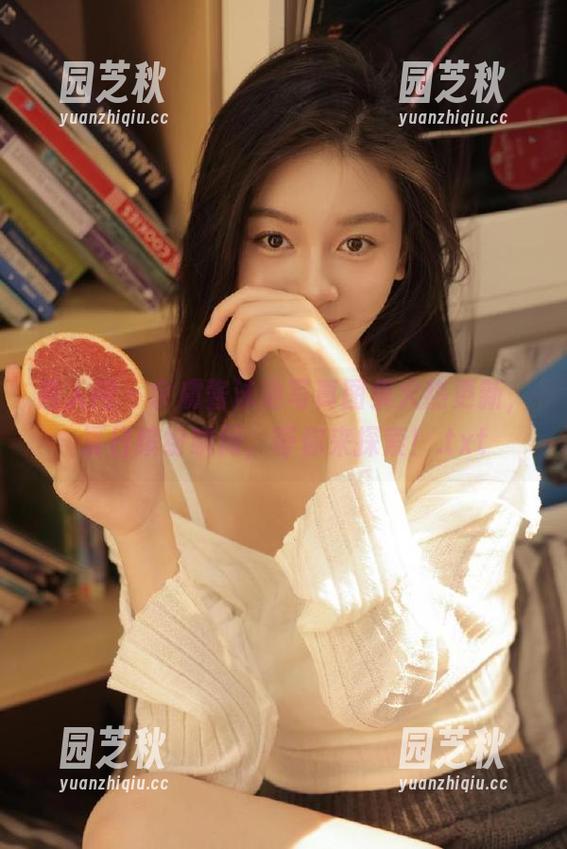 秀人网 - 余虞酱泳池写真图集火热更新，夏日缤纷瞬间，等你来探索！.txt