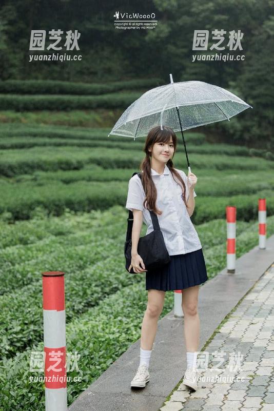 秀人网 - 刘婷婷私拍眼镜新作：捕捉灵动瞬间的美丽图片，一起感受视觉盛宴.txt