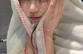 秀人网 – 周慕汐fairy的婚纱摄影作品，展现原图中的纯真与优雅！.txt