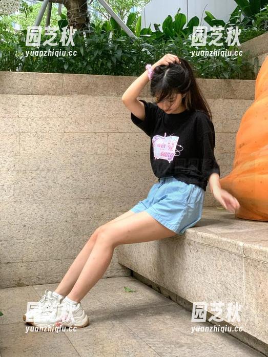 秀人网 - 高清图片全景欣赏圆圆酱的旗袍之旅，重塑经典与现代的碰撞！.txt