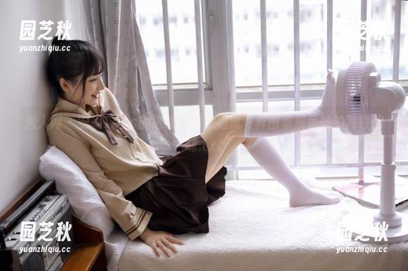 秀人网 - 安妮Tess的透明世界：细腻写真图集展示她的独特韵味.txt
