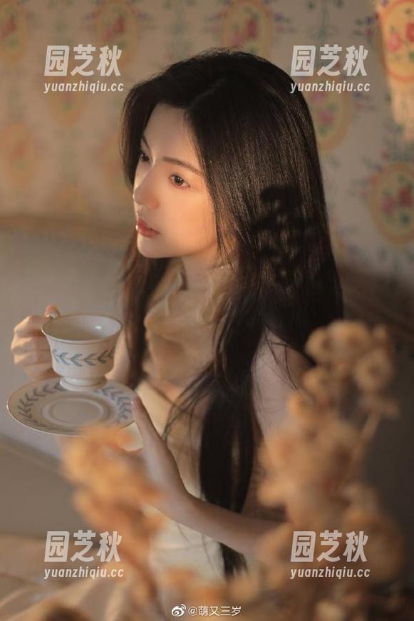 秀人网 - 安然的泳池写真的不完美：每张图片都在自嘲我的大胆尝试.txt