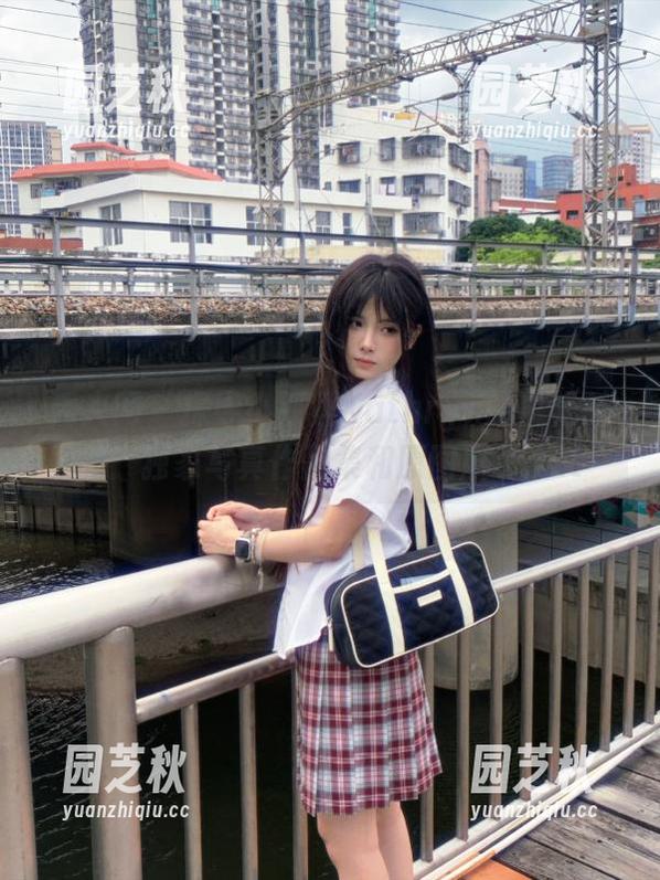 秀人网 - 探寻小狐狸Kathryn的白裙时光：独家写真作品集和原图展示.txt