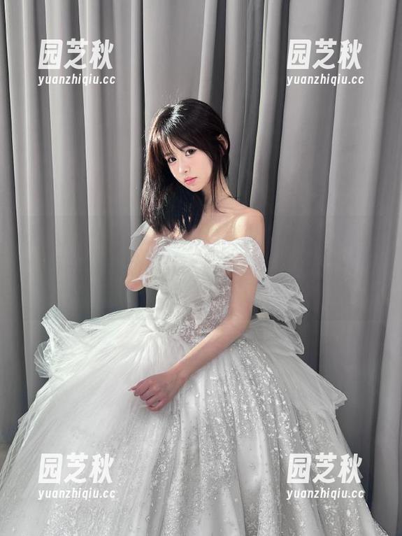 秀人网 - 捕捉瞬间的高清少女心雪雪自拍：每一张作品都让人感受到不一样的情感故事.txt