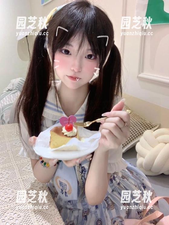 秀人网 - 私房风尚：林文文的秘书主题白衬衫图包让你眼界大开.txt