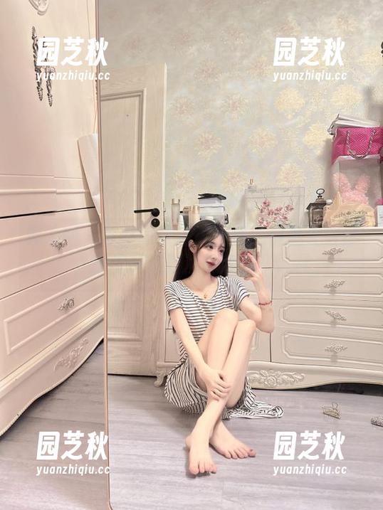 秀人网 - 梦然同学旅拍图册：偶遇大自然，结果只遇到尴尬瞬间！.txt