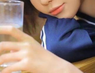 秀人网 – 收藏爱丽儿的丝袜写真：深度壁纸展示，让你领略潮流与艺术的交汇.txt