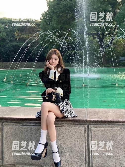 秀人网 - 王曼柔全新写真集发布，网袜时尚更新带来视觉盛宴.txt