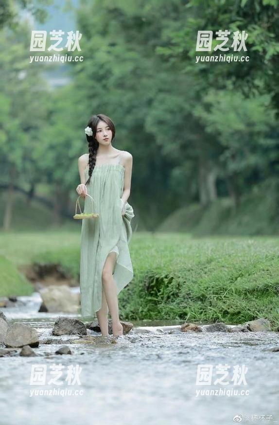 秀人网 - 王紫琳私拍女仆套图，感受她独特魅力的每一帧.txt