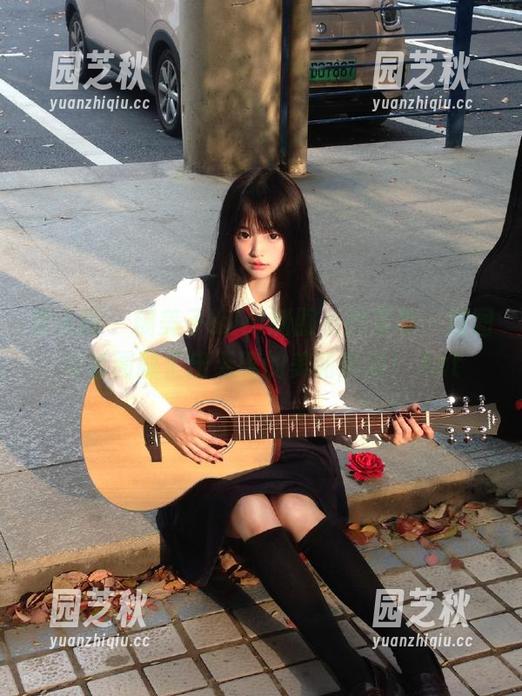 秀人网 - 糯美子mini制服系列写真，原图与套图融汇出无限的美丽瞬间！.txt