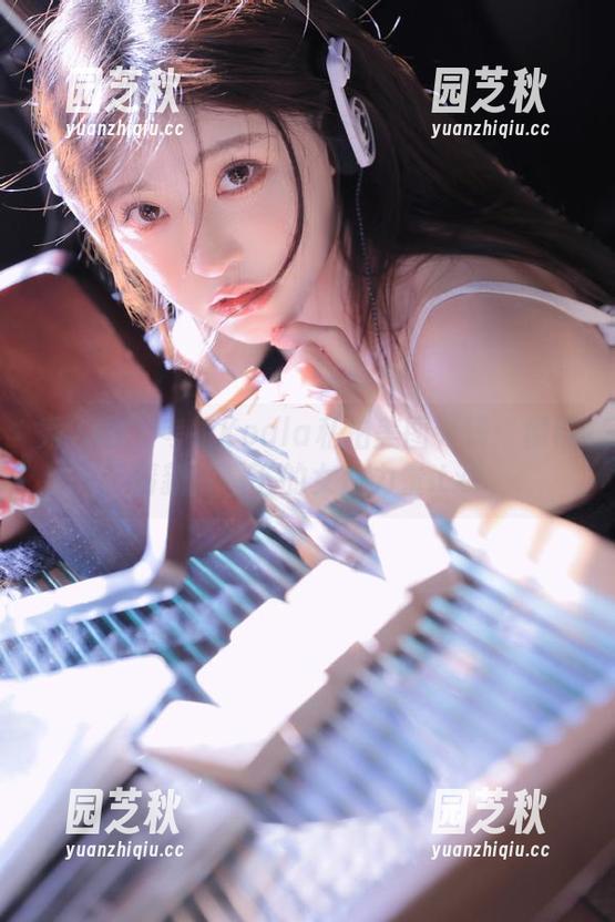 秀人网 - 考拉Koala私拍美图专辑：棉袜清新气息下的女性力量.txt