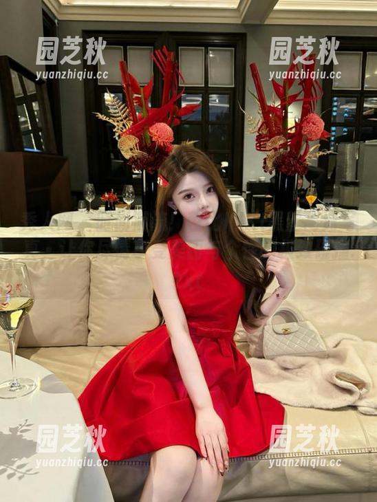 秀人网 - 时尚潮流！芭比KIKI黑丝高清写真，让你尽情享受美丽与个性的极致碰撞.txt