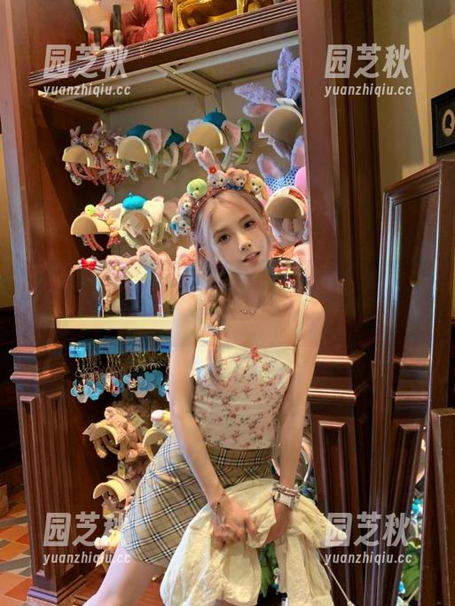 秀人网 - 请欣赏苏曼兮无圣光粉色写真合集，感受她的独特魅力与柔美风情.txt
