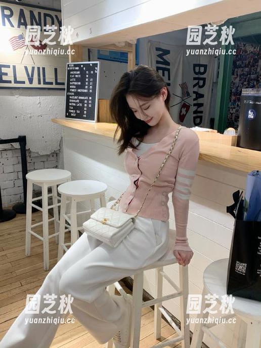秀人网 - 趁热拿铁latte空姐写真：展现高空生活的迷人瞬间，带你领略奇妙的空姐写真图片合集。.txt